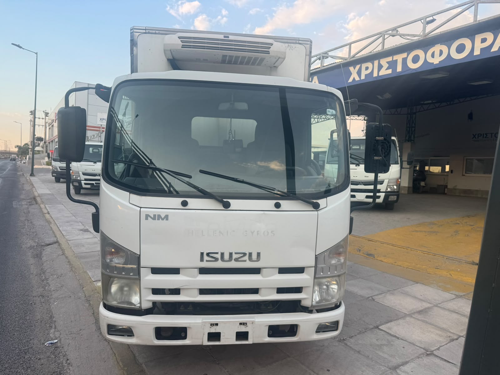 ISUZU NMR85 ’09