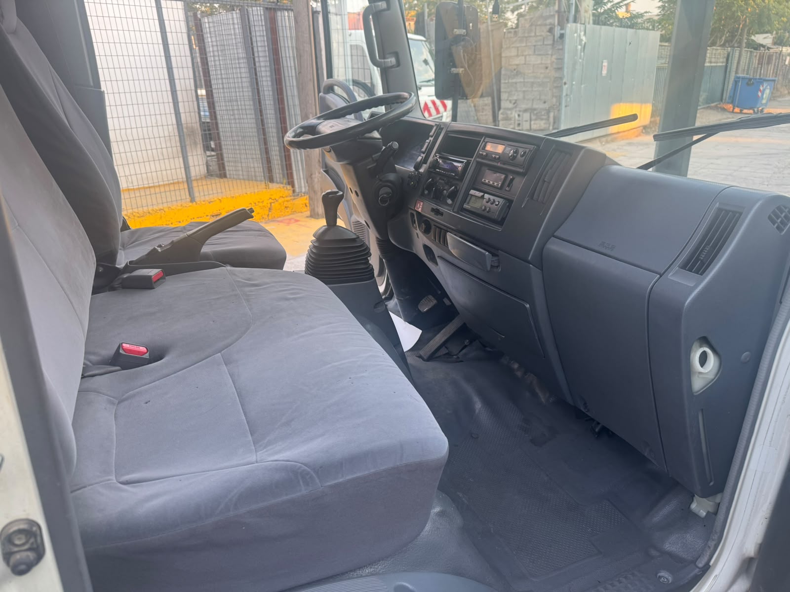 ISUZU NMR85 ’09