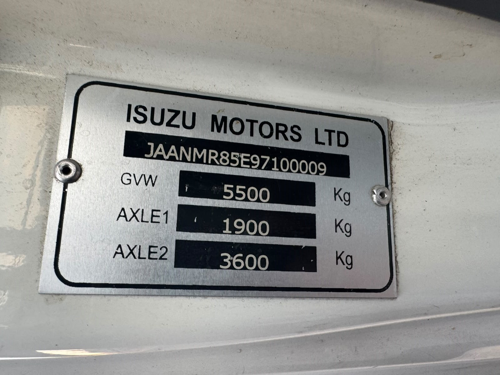 ISUZU NMR85 ’09