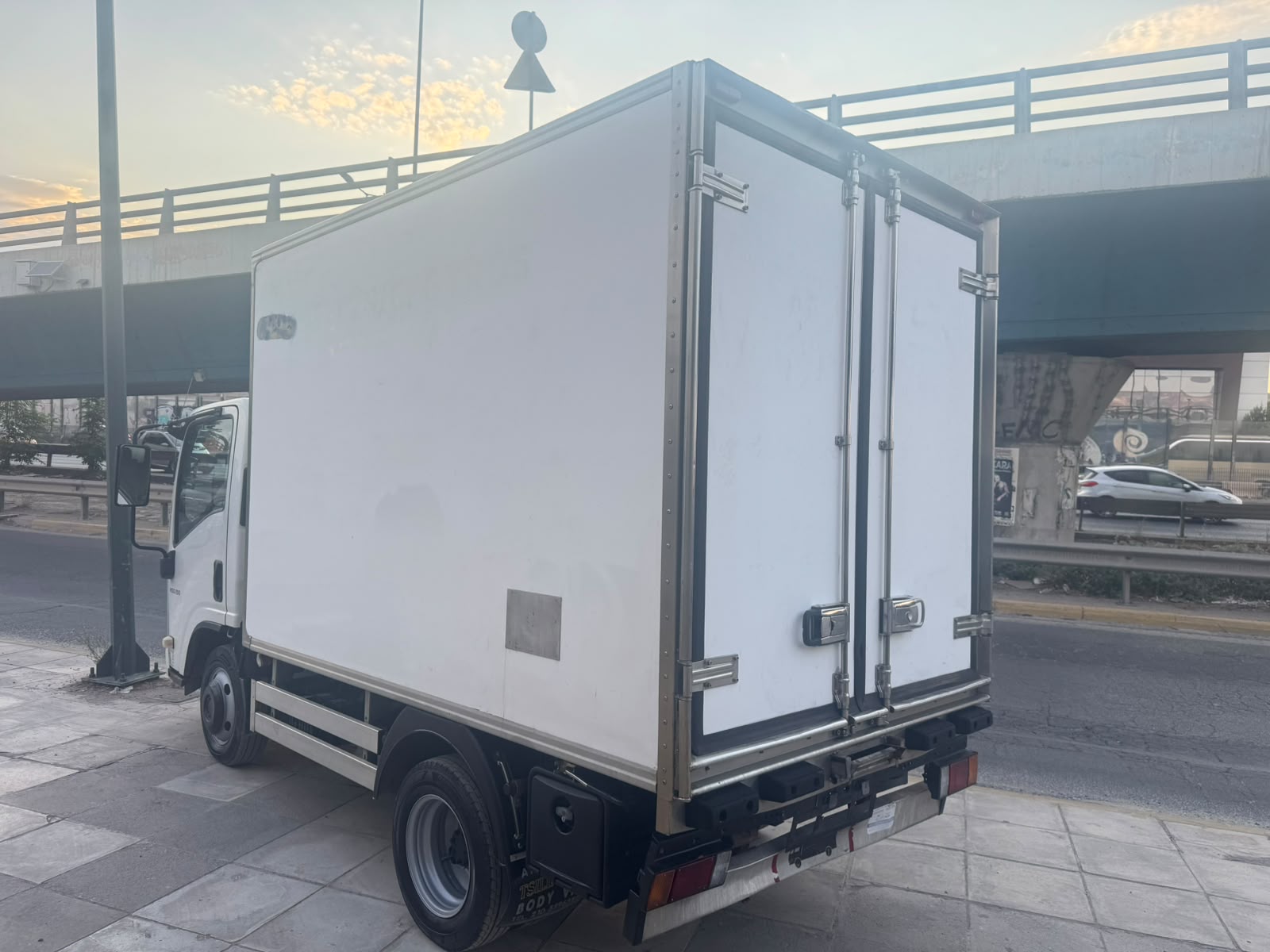 ISUZU NMR85 ’09
