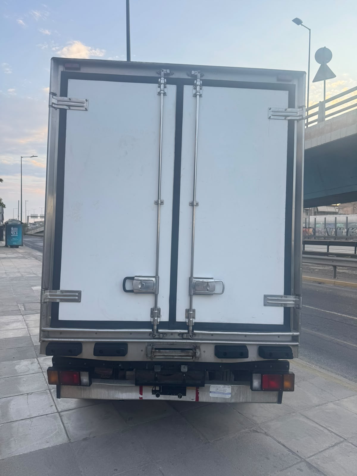 ISUZU NMR85 ’09