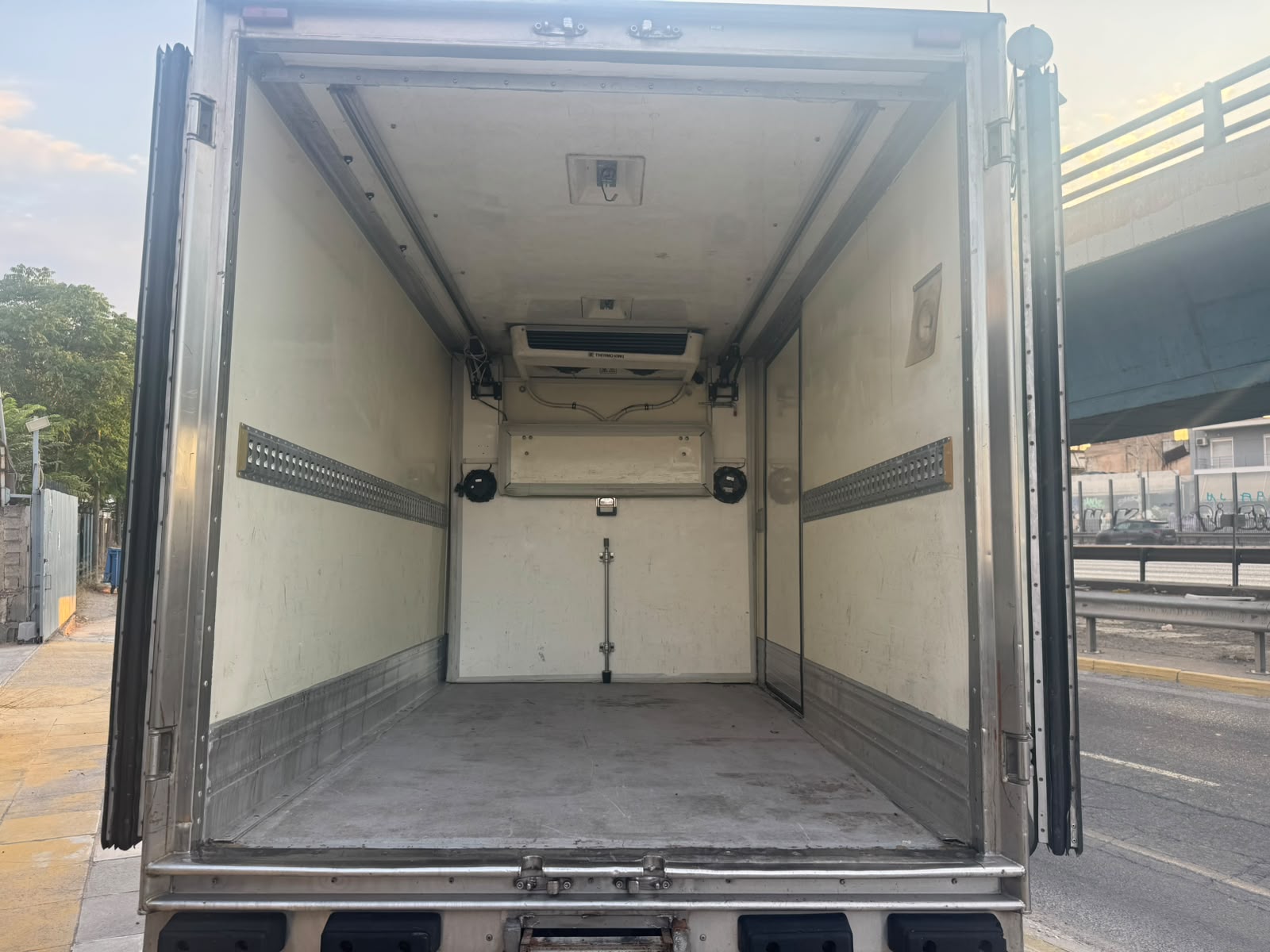 ISUZU NMR85 ’09
